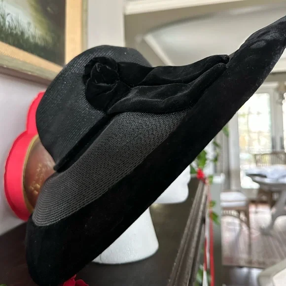 1930s/1940s wide brimmed black straw and velvet hat